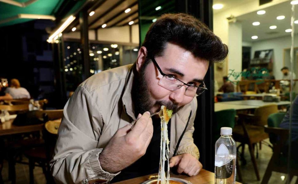 Adana’da iftar sonrası tatlıcılara rağbet arttı