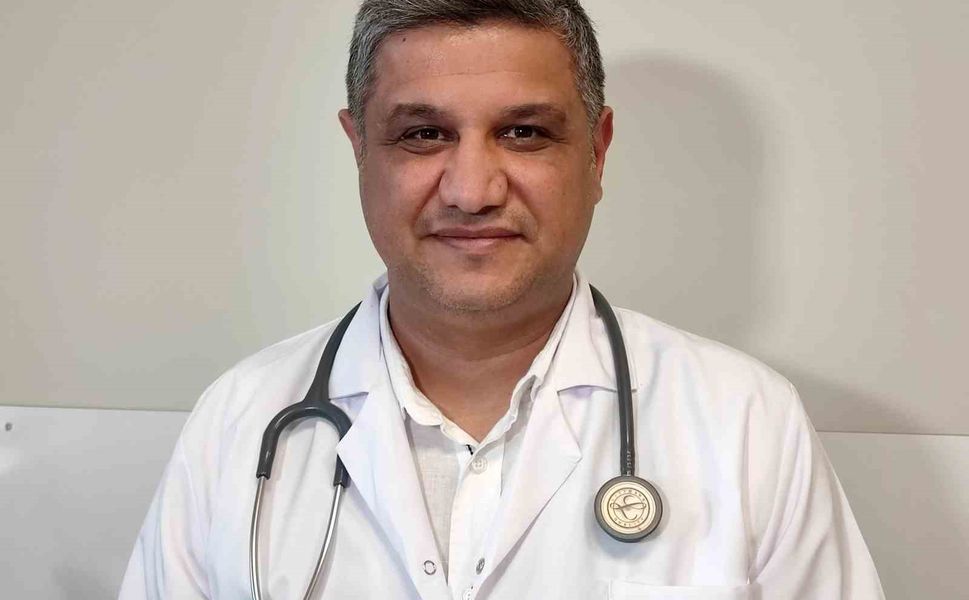 Doç Dr. Aktaş: "Sıcak çarpmasına karşı günde en az 2 litre su için"