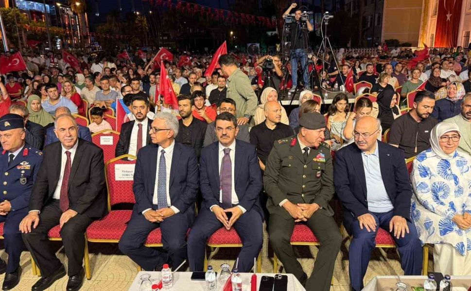 Adana’da ‘15 Temmuz Demokrasi ve Birlik Günü’ nöbeti tutuldu, şehitler anıldı