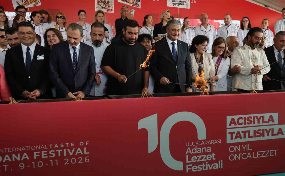 10'uncu Uluslararası Adana Lezzet Festivali'nin dev mangal ateşi yakıldı