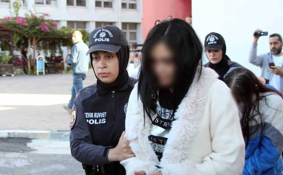 17 sigorta şirketini 76 kurgulanmış kazayla dolandırdılar: 79 şüpheli adliyeye sevk edildi
