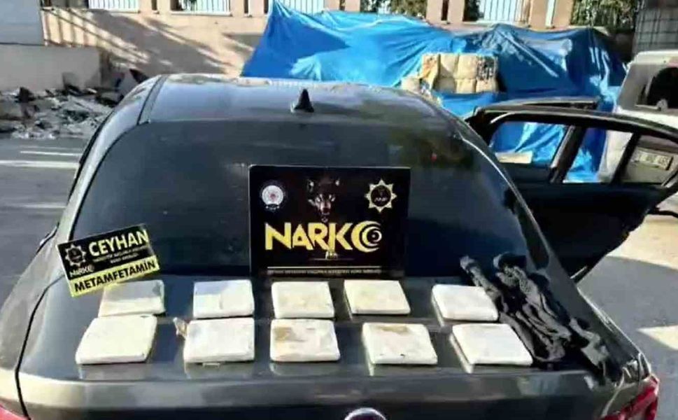 Adana'da 2 araçta 2 kilo 95 gram metamfetamin ele geçirildi