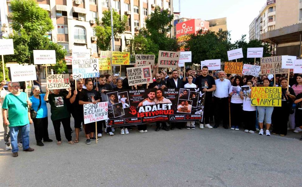 Adana'da 2 gencin ölümüne neden olan sürücünün tahliyesi protesto edildi