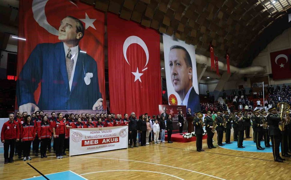 Adana'da Cumhuriyet'in 103. yılı coşkuyla kutlandı