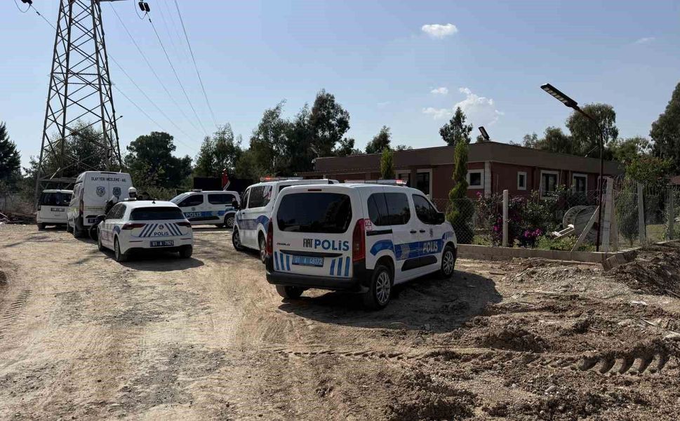 Adana'da inşaat firmasının ofisine silahlı saldırı: 11 kurşun isabet etti