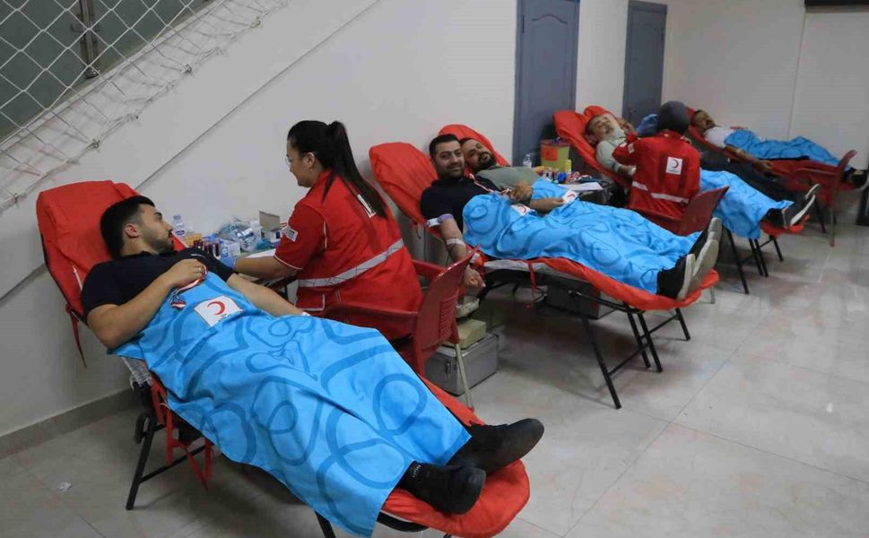Adana'da öğretmen ve velilerden Kızılay'a kan bağışı desteği