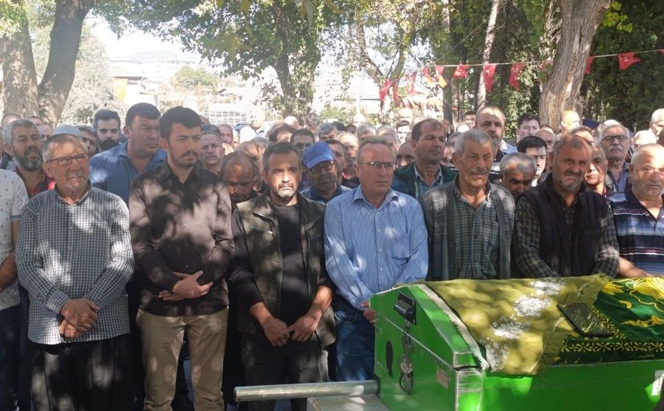 Ailesinin yanında katledilen genç kız son yolculuğuna uğurlandı