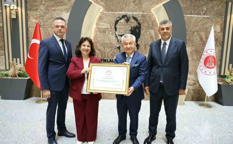 ATO Başkanı Mehmet Şahbaz mazbatasını aldı