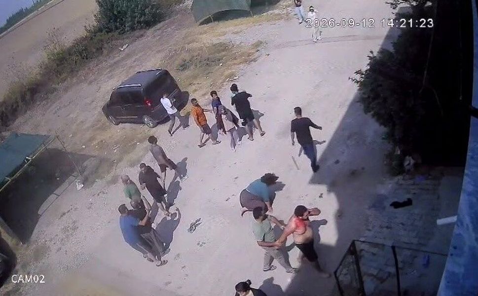 Çocukların gürültüsü kavgaya dönüştü: Zincir, keser, sopa ve bıçaklarla saldırdılar