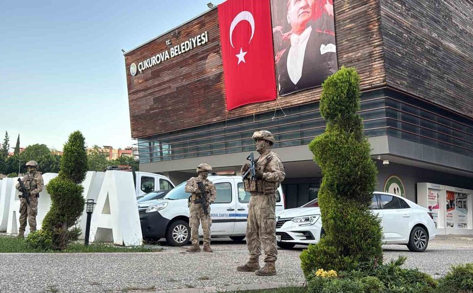 Çukurova Belediyesi'ne operasyon