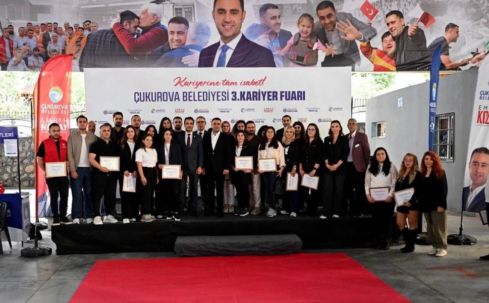 Çukurova'da 3. Kariyer Fuarı'nda iş arayanlarla işverenler buluştu
