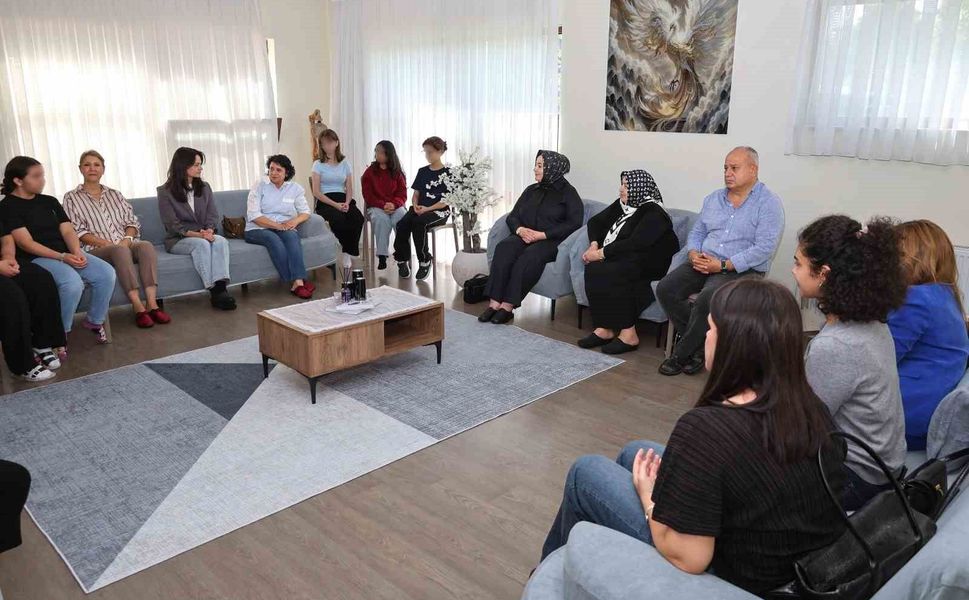 Kız çocukları gelecek hayallerini kadın sanayicilerle paylaştı