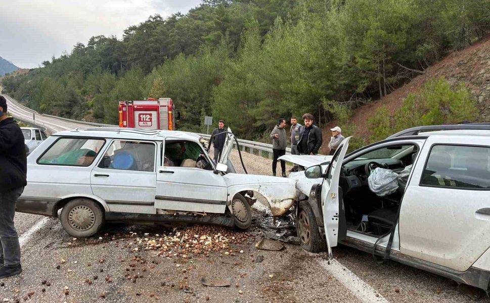 Kozan'da trafik kazası: 1 ölü, 2 yaralı