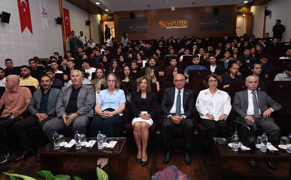 Öğrenciler, sanayi sektörü ve kariyer fırsatları hakkında bilgilendirildi