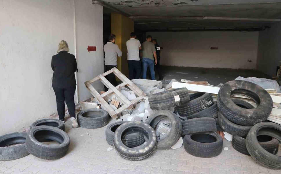 Otopark kavgası mahkemeye taşındı, molozlar araçları mahsur bıraktı
