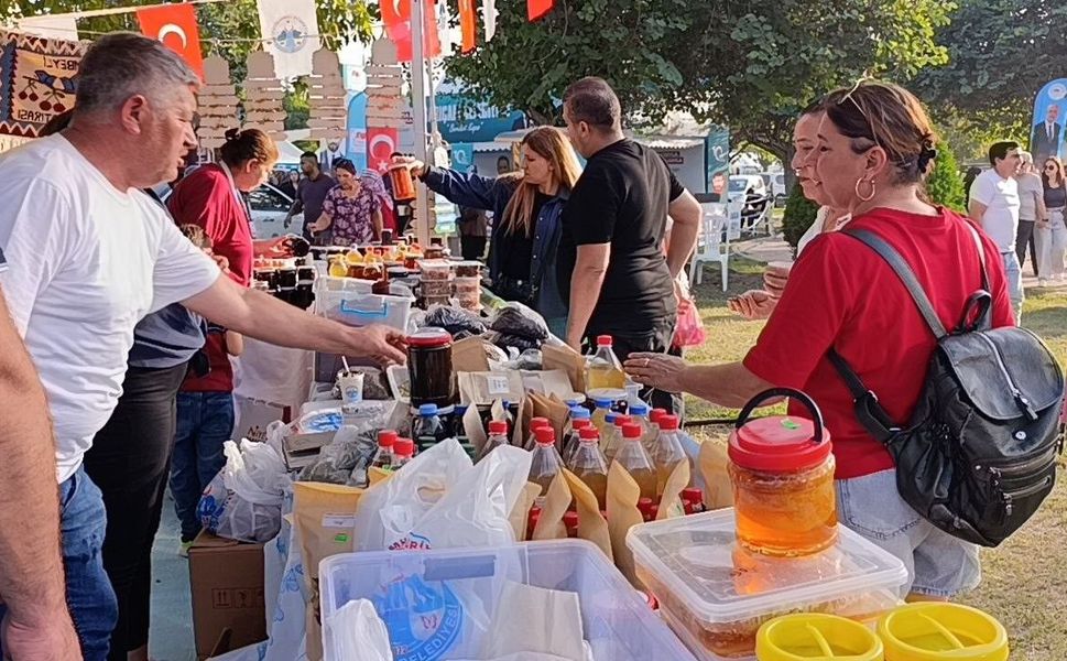 Saimbeyli'nin doğal lezzetleri festivalde ilgi gördü