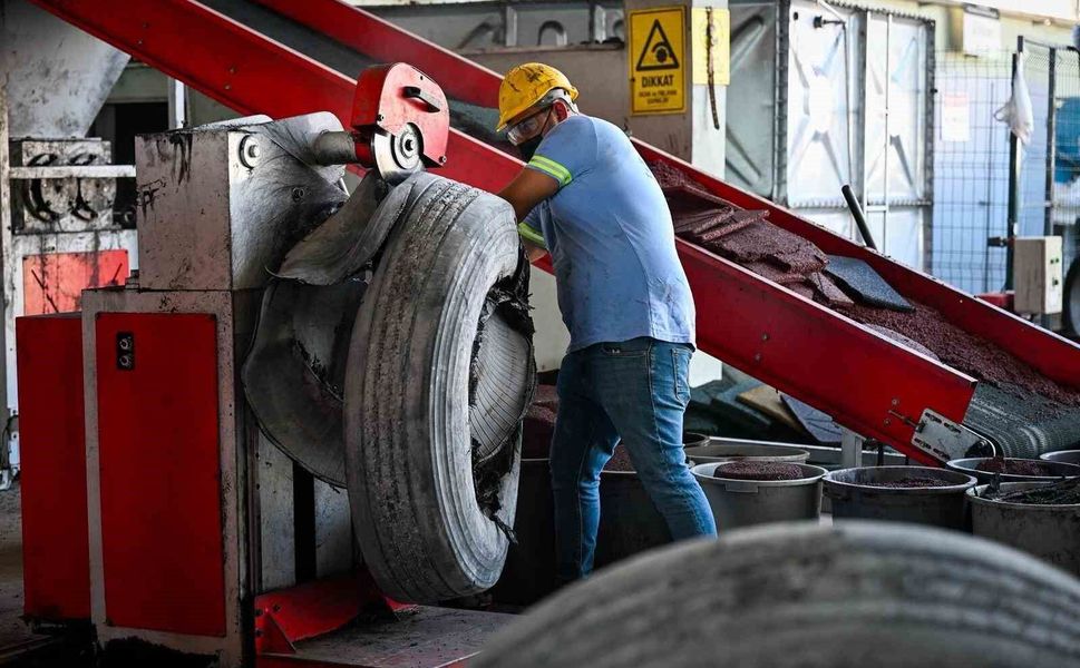 Seyhan Belediyesi atık lastikleri ekonomiye kazandırıyor