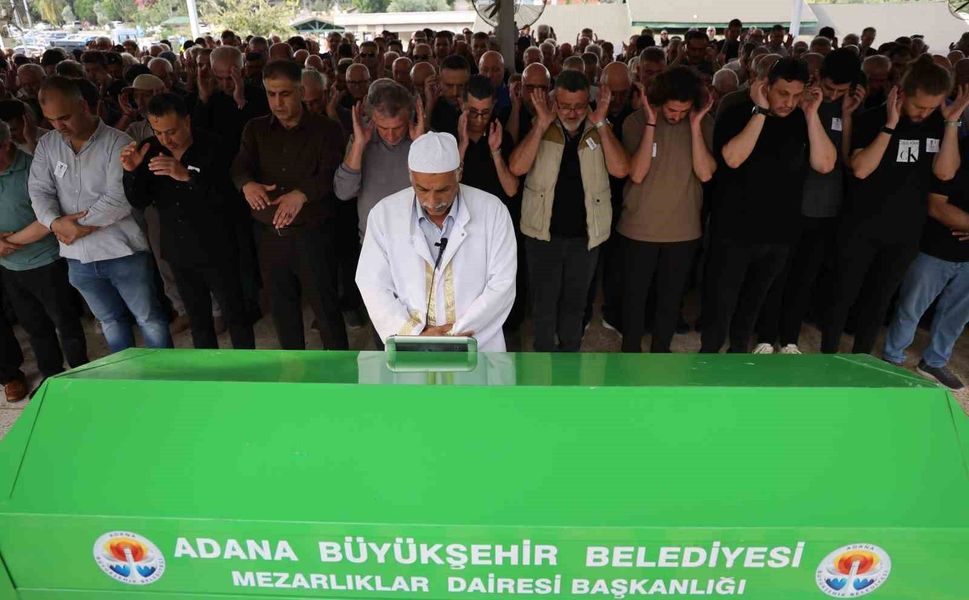 Tekne kazasında hayatını kaybeden doktor, gözyaşlarıyla toprağa verildi
